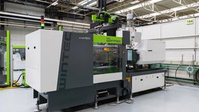 The complete solution consisting of the Wintec e-win 1800 and the new Viper 6 combines an injection molding machine and automation into a seamlessly integrated production cell. (Bild: Angels)