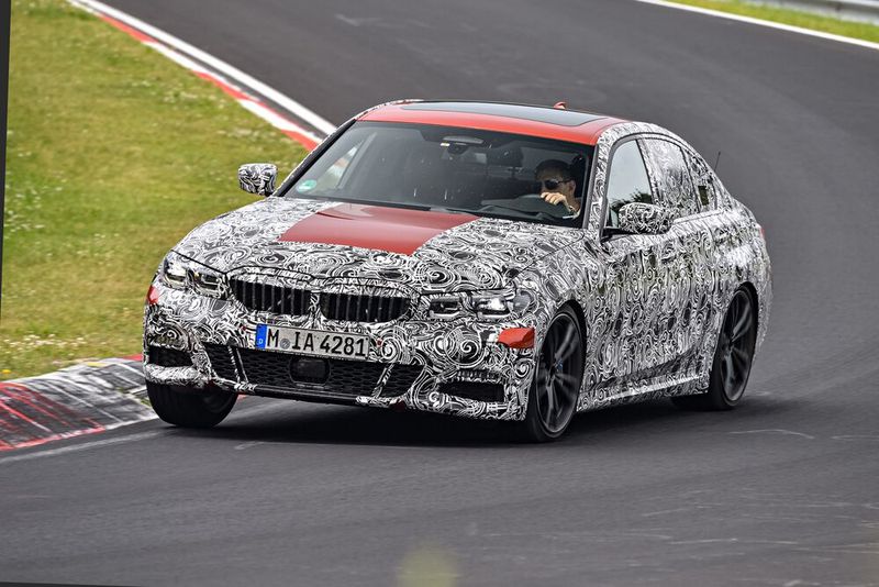 Und weil sich neben der Form auch das Format nicht nennenswert ändert, die Ingenieure aber trotzdem jedes Teil auf die Waage gelegt haben, ist das Auto einen Zentner leichter als bisher. (Bild: BMW)