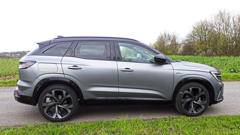 Ansprechendes Design, sehr viel Platz, guter Antrieb: das alles zu einem günstigen Preis. Eigentlich müsste dem Renault Austral ein großer Erfolg beschieden sein. (Bild: Dominsky – VCG)