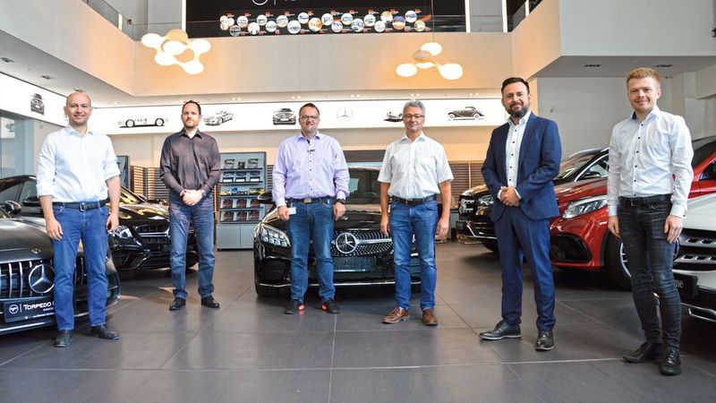 Das Team des Autohauses präsentierte der Jury des Digital Automotive Awards 2020 sein Konzept vor Ort im Unternehmen und zeigte auch, welche Voraussetzungen zunächst geschaffen werden mussten. (Bild: Achter/»kfz-betrieb«)