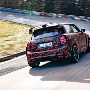 Auch Mini hat nun angekündigt, seine John-Cooper-Works-Modelle zu elektrifzieren.(Bild:  Mini)