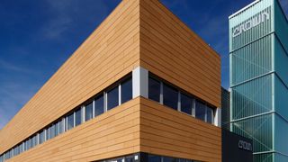 Das in Roding neu eröffnete Werk bietet eine 11.800 m² große Produktionsfläche. (Bild: Crown)