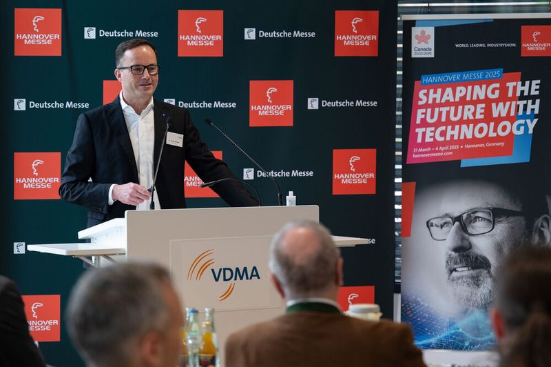 Dr. Jochen Köckler, Vorsitzender des Vorstands der Deutschen Messe AG: „Angesichts der globalen Rahmenbedingungen kommt ihr in diesem Jahr eine besondere Rolle zu, denn hier werden die globalen Weichen für die Industrieproduktion von morgen gestellt.“ (Bild: Rainer Jensen/Deutsche Messe)