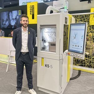 Kevin Grubenmann, Ingénieur de vente chez Precitrame Machines SA à l'AMB 2026.(Source :  Margaux Pontieu)