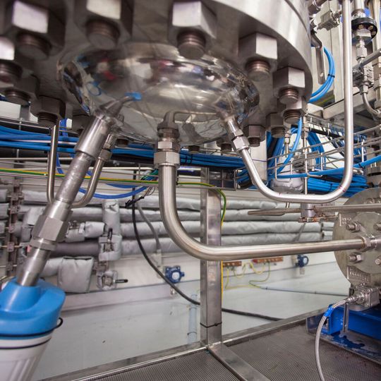 Tensidanlage mit Jet-Loop-Reaktor von Thyssenkrupp Uhde(Bild:  Thyssenkrupp Uhde)