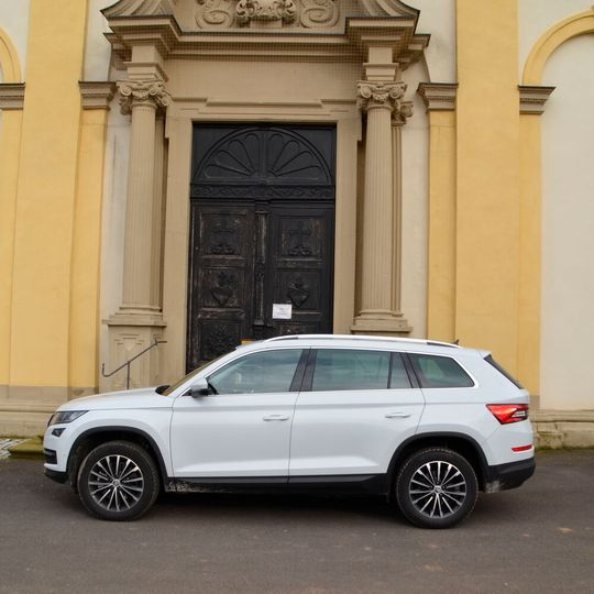 Mächtiger Auftritt. 29 Zentimeter ist der Kodiaq länger als sein kleineren Bruder Karoq. Mächtiger Auftritt. 29 Zentimeter ist der Kodiaq länger als sein kleineren Bruder Karoq.