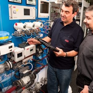 Wenn das Gerät richtig erkannt ist, stehen dem Servicetechniker zu jeder Zeit an jedem Ort kontextabhängig die aktuell benötigten Informationen zur Verfügung