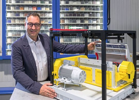 Die Mühlen zerkleinern alle Kunststoffe – ob  hart, weich, spröde oder zäh – und reduzieren den Staub- und Feinanteil dabei um bis zu 90 Prozent.(Bild:  Hellweg)