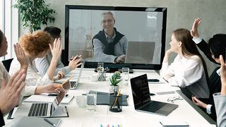 Cloud-basierte Videokonferenzlösungen sind Baustein einer ganzheitlichen Kommunikations- und Kollaborationsstrategie. (© Prostock-studio - stock.adobe.com)