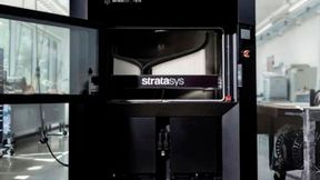 Stratasys nimmt nach der IMTS in Chicago auch die Formnext in Frankfurt am Main als willkommene Gelegenheit, um den neuen 3D-Drucker F870 für relativ große Produkte vorzustellen ... (Bild: Stratasys)