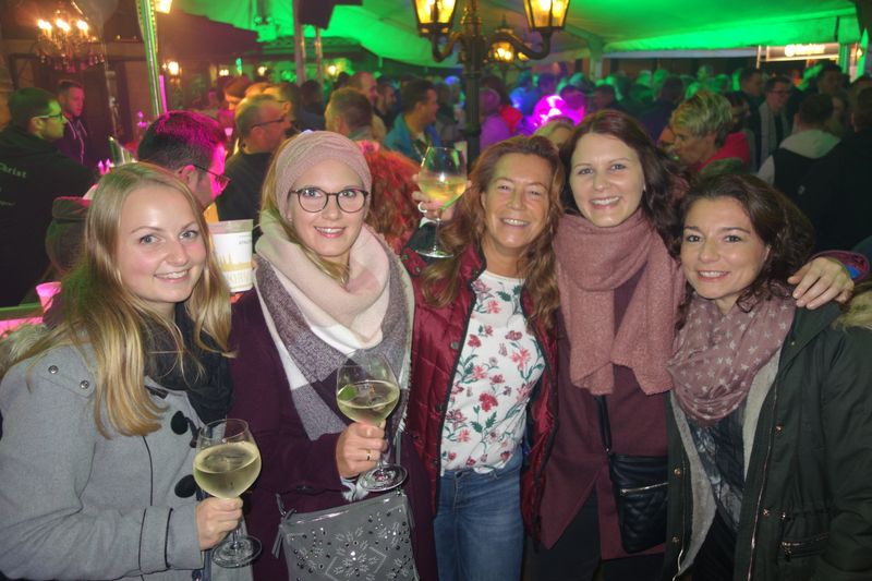 Die ALSO Mädels sind in bester Laune (v. r.) Diana Heise, Andrea Hohn, Eugenie Schäfer, Miriam Balbier, Pia Oberpeilsteiner. (IT-BUSINESS)