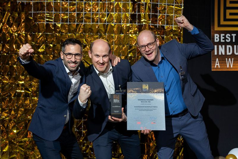 Die Erinnerungsbilder mit verdienter Trophäe durften natürlich nicht fehlen... (Bild: Vogel Communications Group)