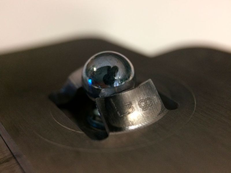 Weitere L3 go-Verbindungsvarianten in Metall, wie sie von BMW eingesetzt werden. (BMW)