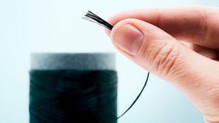 Am Fraunhofer-IAP entwickelt man eine Methode, mit der Carbonfasern produktiver, umweltschonender und auch noch anwendungsspezifischer hergestellt werden können ... (Bild: Fraunhofer-IAP)