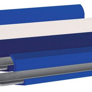 Die Abstreifblätter bestehen aus FDA-konformem, für Lebensmittel zugelassenem Kunststoff und sind auf Wunsch in einer für Metallscanner erfassbaren Variante erhältlich.(Bild:  Flexco Europe)