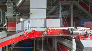 Der Aufbau einer Anlage des Typs Westeria Airlift-System für die Trennung von Leichtstoffen bei Kompost und PET-Flaschen im Technikum des Herstellers. (Westeria)