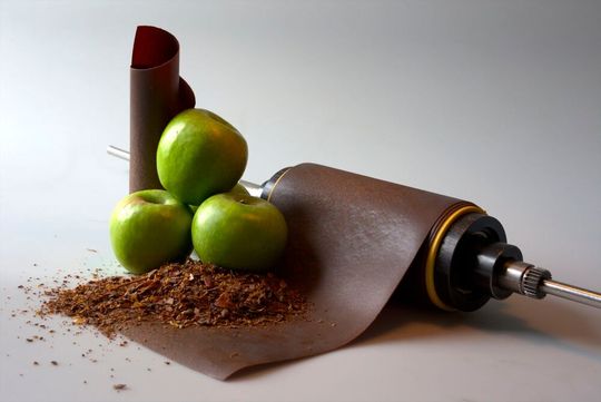 Fraunhofer-Institute forschen intensiv an biobasierten Materialien aus Produktionsrückständen wie hier Apfeltrester als nachhaltige Kunststoffalternativen.(Bild:  Fraunhofer Umsicht)