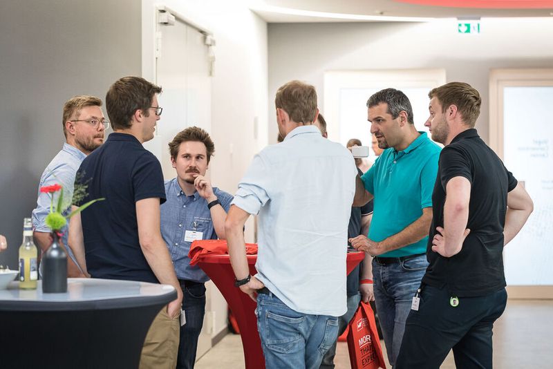Anwenderkongress Steckverbinder 2023: Tag 1 mit Basisseminaren, Podiumsdiskussion und Posterslam. (Bild: Stefan Bausewein)