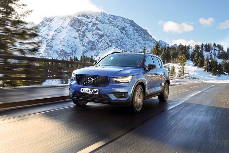 Das kleinste Volvo-SUV rollt jetzt erstmals mit Plug-in-Hybridantrieb auf die Straße. (Volvo)