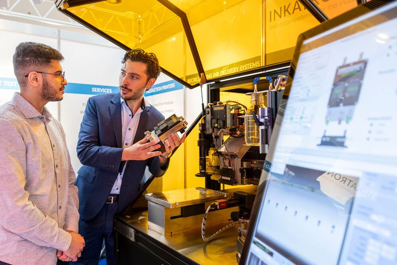 Auf der Lopec in München, der weltweit führenden Fachmesse mit begleitendem Kongress für flexible, organische und gedruckte Elektronik, erhalten Besucher vom 24. bis 26. Februar 2026 einen fundierten Einblick in aktuelle technologische Entwicklungen. (Bild: Messe München GmbH)