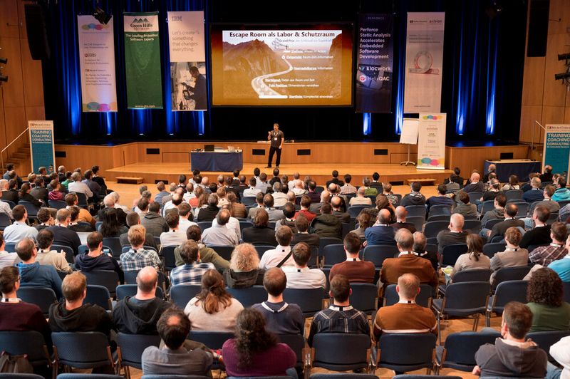 Impressionen vom ESE Kongress 2022, der zum 15. Mal stattfand. Mehr als 1200 Professionals tauschten sich fünf Tage lang intensiv zu allen relevanten Software-Themen aus.  (Bild: ESE Kongress )