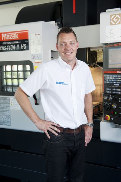 „Das Ziel der regelmässigen Kontrolle und Pflege ist es, den Kühlschmierstoff möglichst lange im Einsatz zu halten. Nur mit einer „gesunden“ Emulsion kann das Maximum aus Werkzeug und Maschine geholt werden“, sagt Christoph Wüthrich, Leiter Fertigungstechnologie der Blaser Swisslube AG. (Bild: Meinrad Schade/Blaser Swisslube AG)