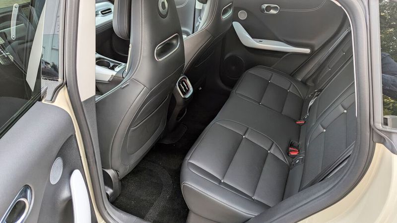 Als bislang mit Abstand längstes Smart-Modell ist der #3 ein echtes Familienauto. Vier Personen können bequem auf Reisen gehen. (Bild: Rosenow – VCG)