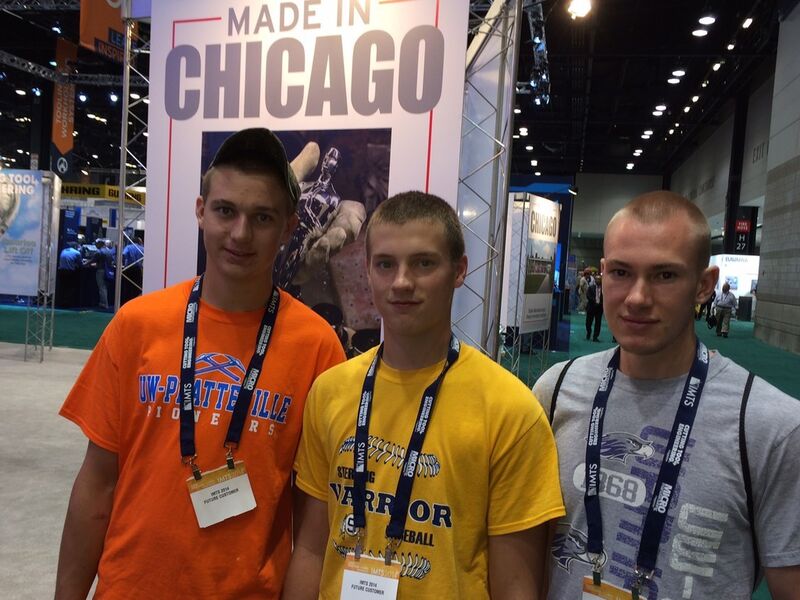 Ryan, Stan, Evan - sind über das ambitionierte Future Customer Progamm nach Chicago gekommen. Der Nachwuchs wird aus den Technik-Schulen auf die Messe geholt. (Kuntze)