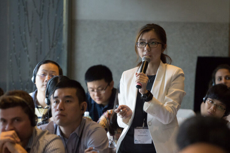 Die Teilnehmer standen im direkten Austausch mit den Referenten und nutzten die Möglichkeit nachfragen zu können. (Foto: Benecke-Kaliko/ Mick Ryan)