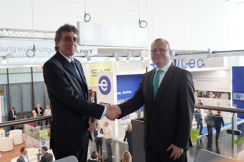 Malvern and Netzsch agree on cooperation at Powtech 2013. From left:Paul Walker, CEO of Malvern and Netzsch-CEO Dimitrios Makrakis (Picture: PROCESS)