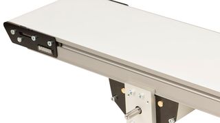 Jetzt auch „Made in Germany“: die überarbeitete Flachförderband-Serie 2200 des US-amerikanischen Herstellers Dorner. (Dorner)