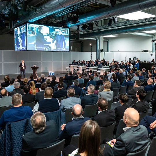 340 Händler und Dienstleister für das Gebrauchtwagenbusiness kamen im Februar zum Deutschen Remarketing Kongress 2020 nach Würzburg.(Bild:  Stefan Bausewein)