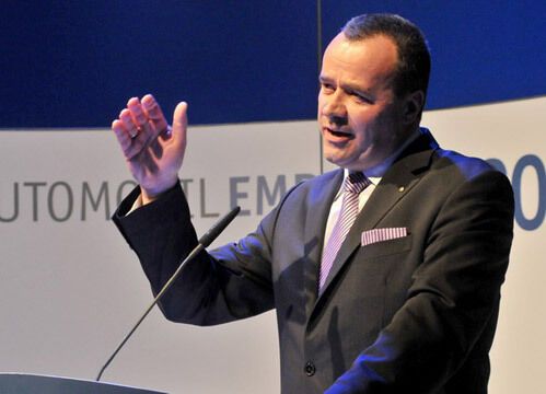 Axel Gradehand, Vertriebsdirektor Nürnberger Versicherung, bedankte sich für die Zusammenarbeit mit dem Kfz-Gewerbe. (Foto: Zietz)