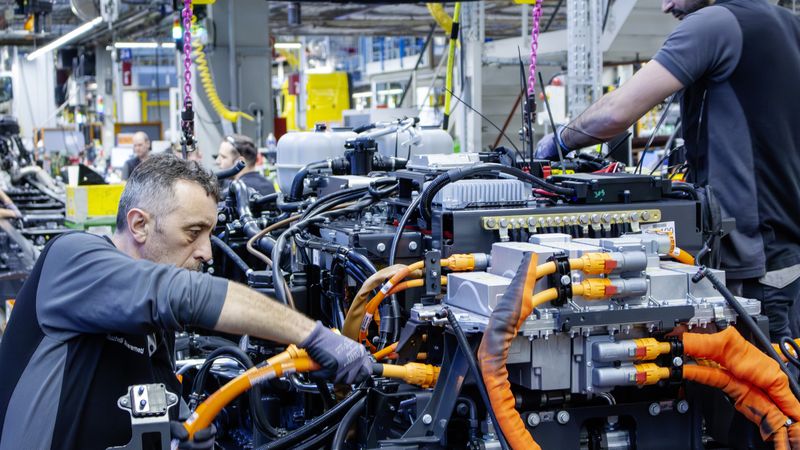 Alternative Antriebe in Lkw sind eine Chance für Zulieferer.(Bild:  Daimler Truck)