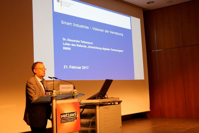 Dr. Alexander Tettenborn vom Bundesministerium für Wirtschaft und Energie sprach über „Smart Industrie - Visionen der Vernetzung“. (Horn)