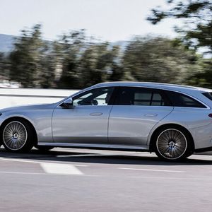 Wie in der S-Klasse oder im EQS sind die Türgriffe bündig in der Karosserie versenkt.(Bild:  Mercedes-Benz)