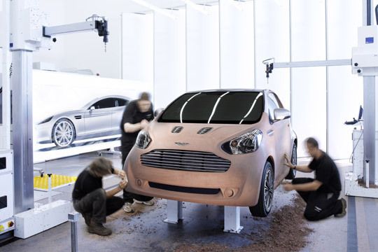 Als Aston Martin im Sommer 2009 das erste Foto des Cygnet veröffentlichte, wollte man es kaum glauben. (Archiv: Vogel Business Media)