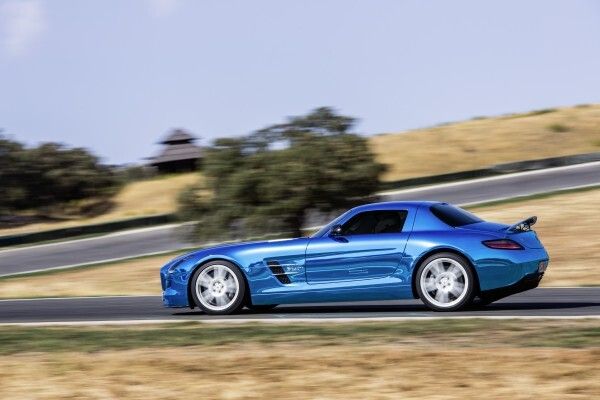 Der Mercedes-Benz SLS AMG Coupé Electric Drive - mit einer Gesamtleistung von 552 kW und einem maximalen Drehmoment von 1000 Nm der stärkste Elektro-Supersportwagen der Welt (Daimler AG)