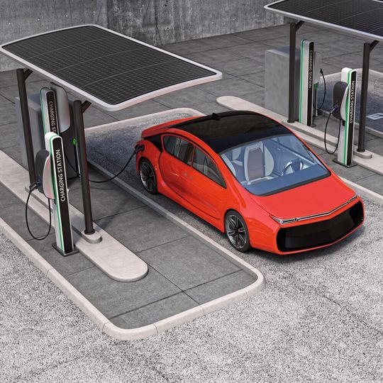 Ein Elektroauto an der Ladesäule: bei großer Hitze sollte man einige wichtige Aspekte beachten. Ein Elektroauto an der Ladesäule: bei großer Hitze sollte man einige wichtige Aspekte beachten.