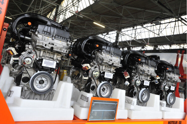 Acht Motoren gehen jeweils als ein Fertigungslos in die Fahrzeug-Montagewerke. (Foto: Citroën)