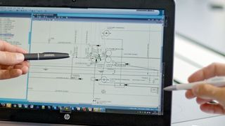 Kundenfreigaben an entsprechenden Meilensteinen: Was heute noch ausschließlich in persönlichen Gesprächen geschieht, lässt sich in Zukunft teilweise über die Cloud vereinfachen und beschleunigen. (Ch. Heidemanns/Siemens)