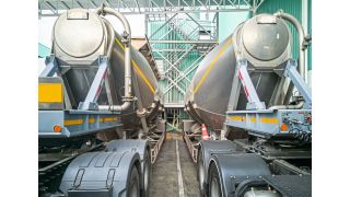 Erdung vermeidet bei Silofahrzeugen unbeabsichtigten Funkenflug durch Entladungen. (Bild: ©navintar - stock.adobe.com)