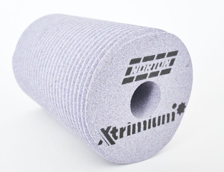 Mit Baby-Schleifschnecken (Durchmesser unter 180 Millimeter) können eng positionierte Verzahnungen, wie sie etwa bei Hybridfahrzeugen oder E-Bikes vorkommen, direkt auf der Welle geschliffen werden. (Saint Gobain Abrasives)