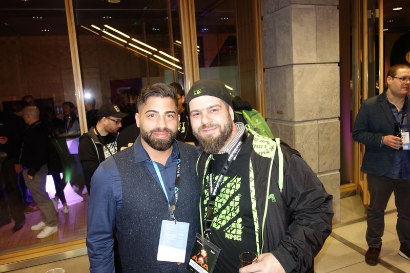 Nüsret Aslan, VIVE, mit Michael Rotzsch, Schenker Technologies. (Bild: IT-BUSINESS)