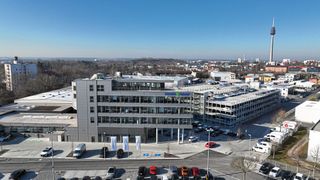 Die Feser-Graf-Gruppe hat ihr Geschäft in diesem Jahr um neue Marken und neue Standorte erweitert. Für ein Multifunktionsgebäude in der Nähe der Hauptverwaltung (im Bild) sind die Planungen derzeit auf der Zielgeraden. (Bild: Feser-Graf-Gruppe)