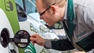 Ein neues Seminar der Dekra trainiert Arbeiten an HV-Fahrzeugen. (Dekra)