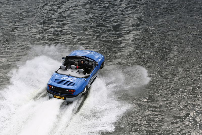 ... wird aus dem Fahrzeugunterboden ein strömungsoptimierter Bootsrumpf, der ein Wassertempo von 25 Knoten erlaubt. (Bild: Gibbs Amphibians)