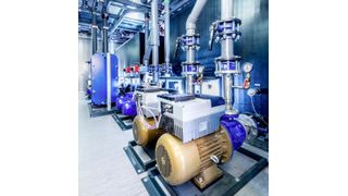 L&R Kältetechnik hat beim Kunststoffverarbeiter Möller Flex diese Kälteanlage installiert. Mit dieser Maßnahme verbessert Möller die eigene Prozessführung und spart so deutlich an Stromkosten ein. (Möller Flex)