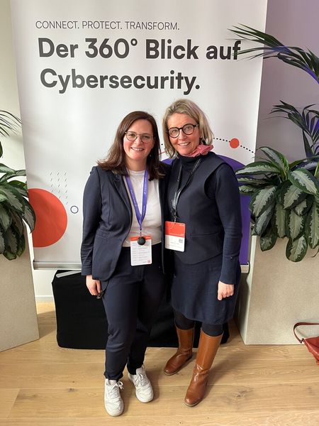 Die zwei haben auf jeden Fall den 360 Grad Blick: (v. l.) Melanie Meier (Ftapi) und Stephanie Steen (IT-BUSINESS). (Bild: FTAPI)