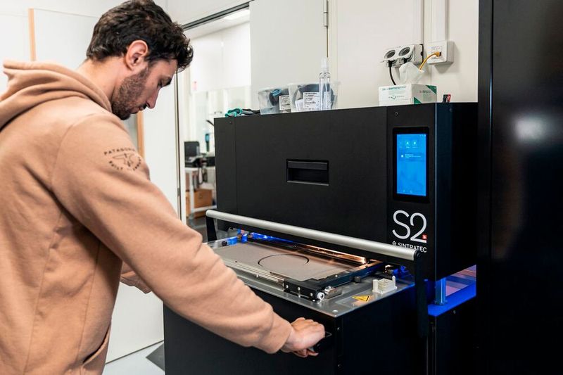 Im Herbst 2022 wurde die Sintratec S2 Teil des Openlabs von Schneider Electric. (Bild: Sintratec)